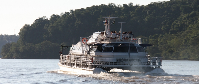 Paseo en Catamarán - Iguazú / - Iemanja