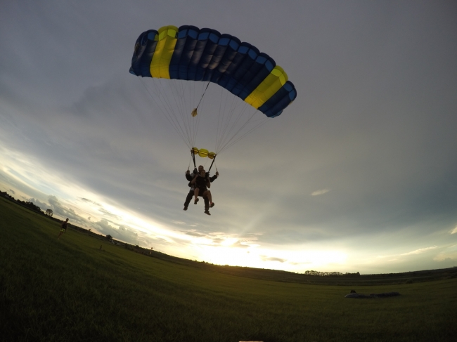 Salto en paracaídas: ¡adrenalina y libertad puras! - Iguazú / - Iemanja