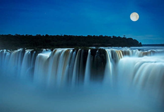 Cataratas con luna llena - Iemanja