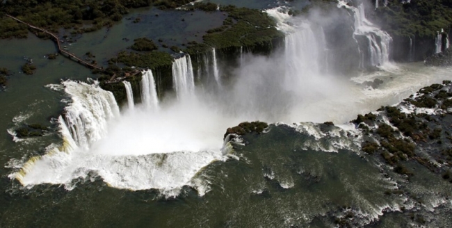 En découvrant les magiques chutes - Iguazú / Foz do Iguacu / - Iemanja