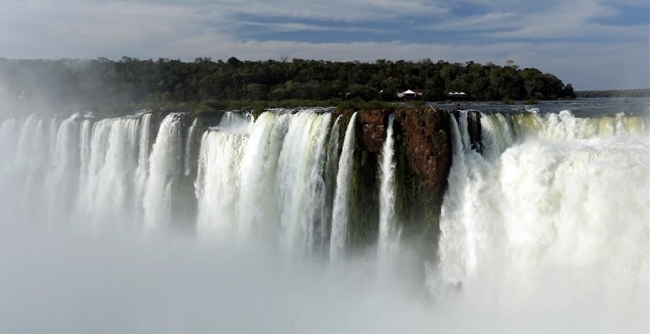 En découvrant les magiques chutes  - Iguazú / Foz do Iguacu /  - Iemanja